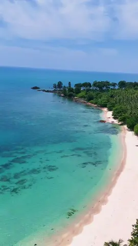 Main ke Dusun Versi Premium di Pulau Bangka!!!!  .  .  📍Dusun Tuing, Bangka, Indonesia #bangkabelitung  #pesonaindonesia  #wonderfulindonesia  #dji  #petualangan 