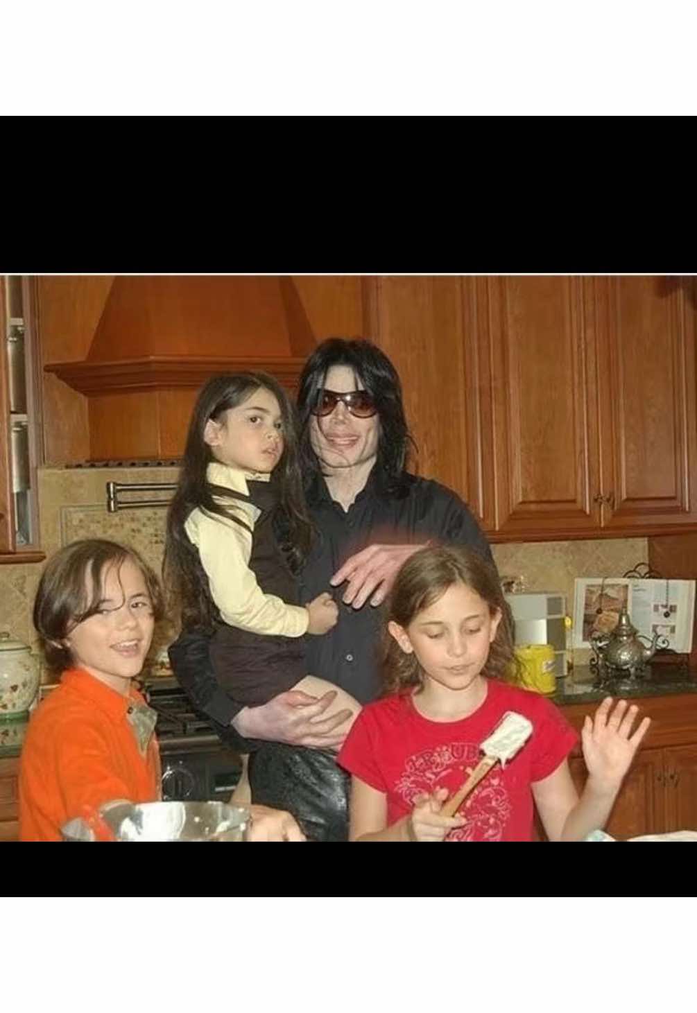 Too adorable ❤️, another rare I found. #michaeljackson #mjkids #mjj 