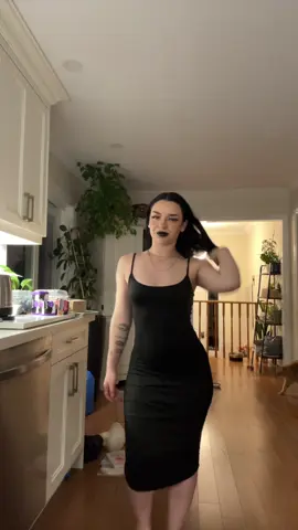 Goth mommy goth mommy she’s back  #gothgirl #missedwearingblack #gothgymgirl #gothmusclemommy #gothmommy 