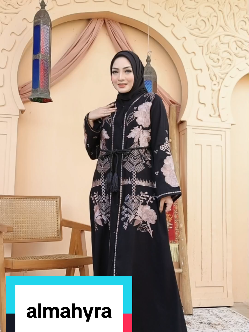 #abayasaraza #abaya #abayabordir #fashion #fyp  Berikut contoh kata-kata promosi yang bisa dipakai untuk posting IG/WA: ✨ New Arrival – Abaya Almahyra ✨ Anggun, simple, tapi tetap mewah & elegan 💖 🌑 Material: Jet Black Bonanza – adem, jatuh cantik & nyaman dipakai seharian 🌸 Detail: Kombinasi bordir eksklusif untuk sentuhan classy 🔄 2 in 1 Style: Bisa jadi outer atau gamis, cocok untuk segala suasana 🎀 Free Belt: Biar gaya makin bervariasi 📏 Size: S: 100/138 | M: 105/140 | L: 110/142 | XL: 115/142 | XXL: 120-124/145 💫 Saatnya tampil menawan dengan Abaya Almahyra!  order sekarang sebelum kehabisan 