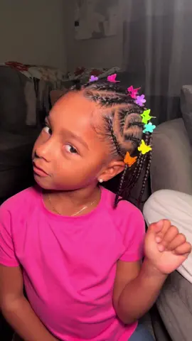 I never really do cornrows because I just feel like mine are always loose and not very neat 😩 But I’m getting better, really proud of myself for this one !  We will finish the back of her hair tomorrow, so come back & check in for the finished style 💕 @KaleidoscopeHairProducts #kidshairstyles #hairtutorial #beginnerbraider #hair #kidshair 