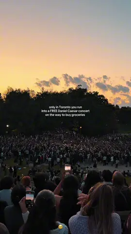 Groceries can wait… Daniel Caesar is performing for free 😭 And hearing Best Part in live with the prettiest sunset?!🥹🫶 Such a core memory #danielcaesar #torontolife #torontotiktok #fyp #concert 