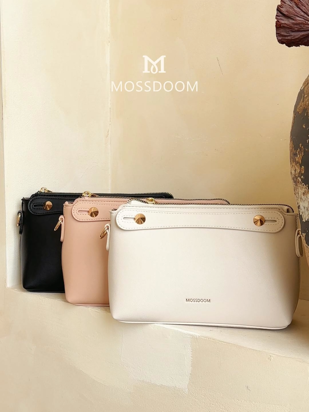 Chic on the outside, spacious on the inside 👜✨ The Jenye Bag is made to keep up with your style and your day — always practical, always polished. #mossdoomindonesia #PromoGuncang1010 #WIBGajian #TimelessElegance #GajianSale #GAJIHIRING