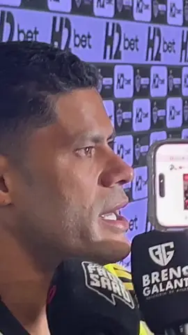 Em meio às lágrimas, atacante Hulk reuniu a imprensa e faz um grande desabafo sobre o cartão que levou enquanto estava no banco. O atacante disparou contra o árbitro, CBF e muito mais. Confira: 📽 @Léo Pedrosa #Galo 