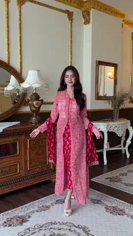 Ualls dah grab ke belum kebaya sabella maroon kita ?😍, sekali pandang terus tak tidur malam jadi nya, tunggu apa lagi ualls! Tekan beg kuning sekarang sebelum sold out 🔥 #fypシ #trending #viral #kebayacantik #kebayalabuh 
