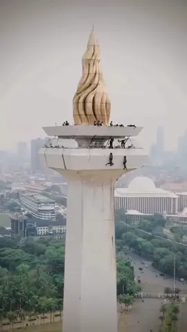 Semangat Tinggi dari Ketinggian 132 meter #Monas_HUT_TNI80