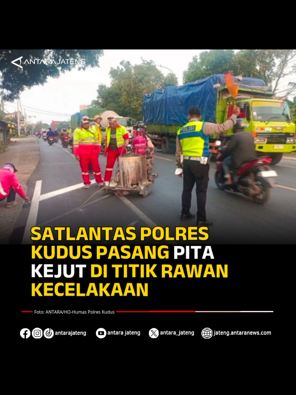 Kudus (ANTARA) - Satuan Lalu Lintas (Satlantas) Polres Kudus, Jawa Tengah, bersama Balai Jalan Nasional Kelompok Peningkatan Jalan (PPK) 3.2 melakukan pemasangan 