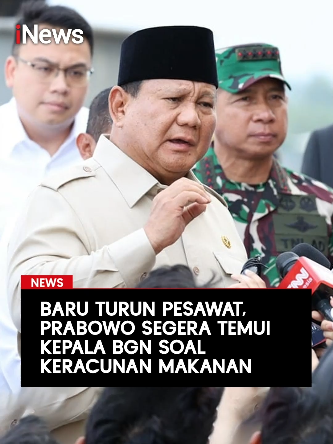 Presiden Prabowo Subianto memastikan pemerintah akan menangani kasus keracunan yang terjadi dalam program Makan Bergizi Gratis (MBG). Ia langsung memanggil Kepala Badan Gizi Nasional (BGN) Dadan Hindayana dan jajaran terkait untuk membahas langkah-langkah penyelesaian. Prabowo menilai kasus ini sebagai persoalan serius, namun ia optimis masalah dapat ditangani dengan baik. Prabowo juga mengingatkan agar semua pihak tidak mempolitisasi kasus ini. Menurutnya, program MBG dirancang untuk membantu anak-anak yang kesulitan mendapatkan makanan bergizi. Ia menekankan bahwa memberi makan jutaan orang bukan pekerjaan mudah, tetapi pemerintah berkomitmen penuh agar tujuan program tetap tercapai. #PrabowoSubianto #MakanBergiziGratis #KasusKeracunanMBG #PemerintahBertindak