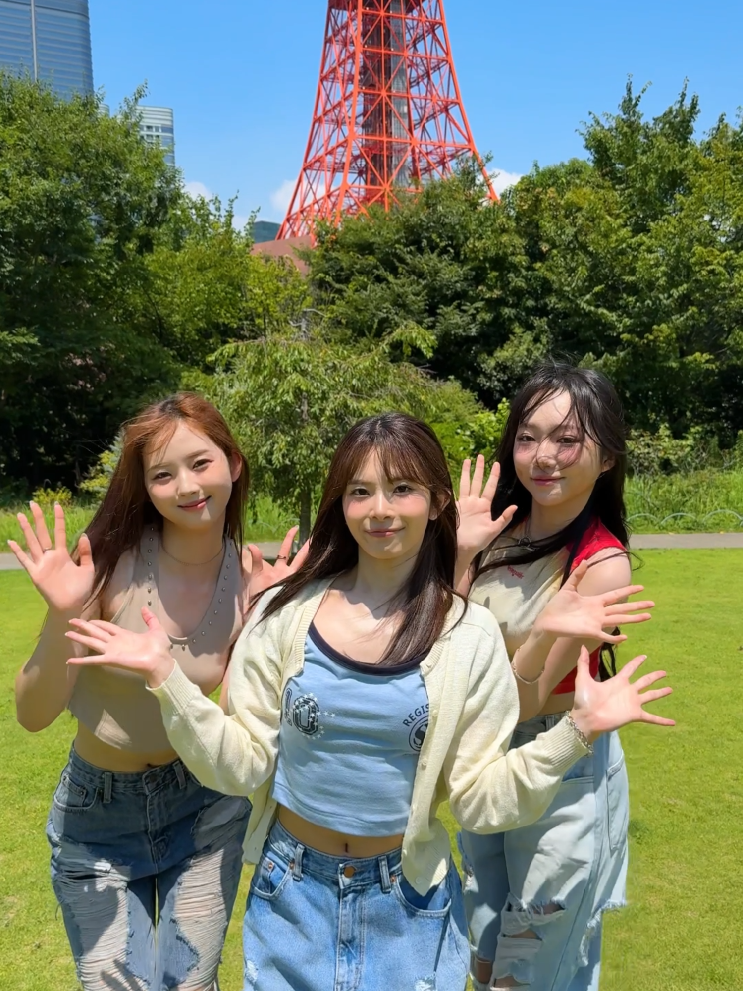 青空の下でPassword☀️🗼 #tripleS #트리플에스#トリプルS  #トリプルエス #トエス #tripleS_Hatchi #tripleS_Password #JiWoo #지우 #ジウ #Kotone #코토네 #コトネ #ShiOn #시온 #シオン
