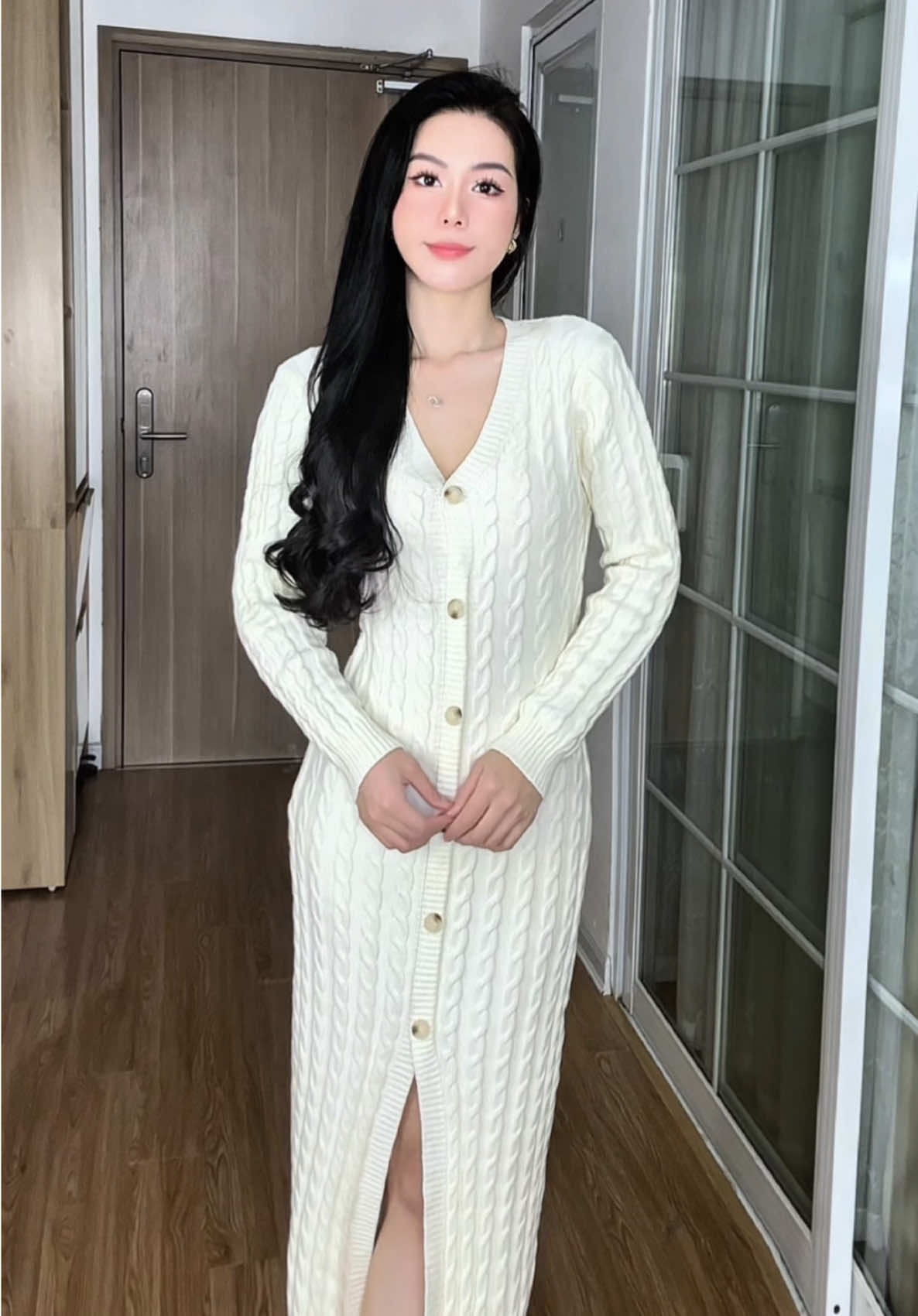 Đông sang rồi .. mà chỉ thích diện mấy em váy basic như này thôi ạ#macdepmoingay #setdoxinh #outfit #xuhuong #nguyenthuthuyyne 