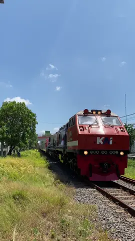 Parade Livery Kereta dari masa ke masa DAOP 8. Minggu, 28 September 2025 Kerennn bgt cihuyyyyy #paradelivery #hutkai80 #railfans #railfansindonesia #rnb