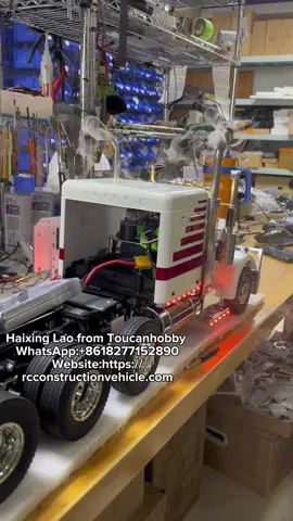 This is not a special effect! This is an 8X4 1/14 RC Tractor Truck 56344 Grand Hauler modified by Toucanhobby. It really can 