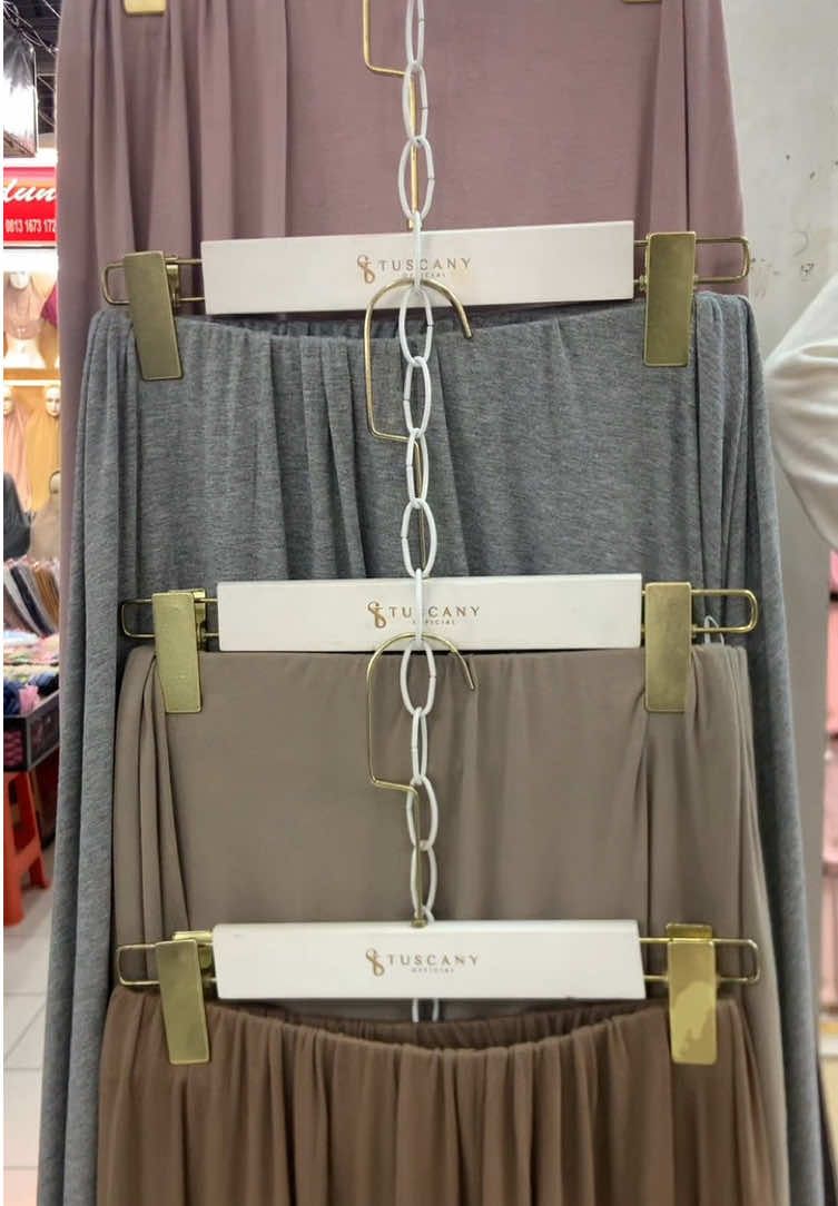 ultra stretch full skirt, ready in 4 colors 😍 •  waist : 66 - 124cm •  length : 90cm fit to BB 90kg material rayon modal yang lentur, flowy, dan anti menerawang 💃🏻