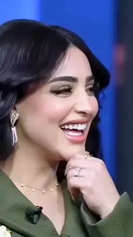 مـآ آلقى شـبيـهگ بيـن هآذ وهذآگ  مـعدوم وصـفگ سـبحآن مـن سـوآگ 💛