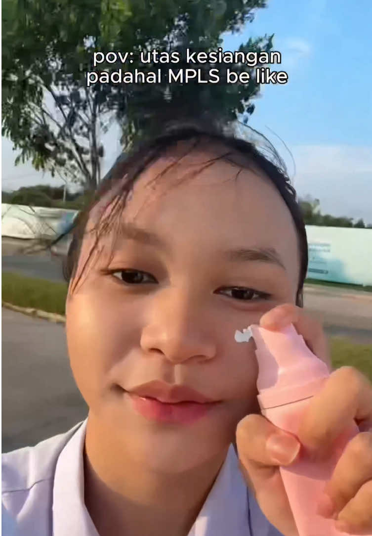 my fav sunscreen 🤩🫵🏻 #skintific #fypシ゚ #sunscreen 
