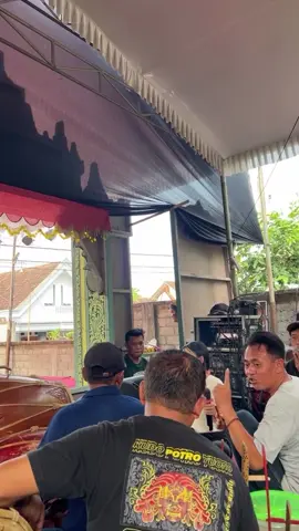 Rengeng rengeng, Gendhing Klopo Mudo Karya Alm. Mbah Yono Prawito live Jaranan Kudo Potro Yuono Batangsaren Kauman Tulungagung. #kudopotroyuono #jaranansentherewetulungagung #tayubtulungagung #kiyonoprawito #sentherewetulungagung @KUDO POTRO YUONO 