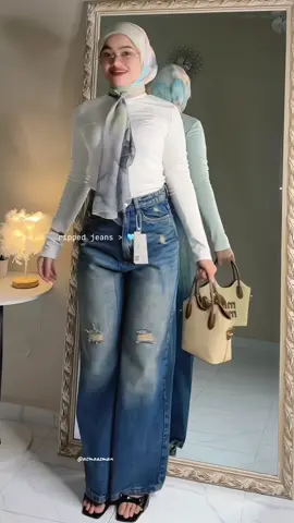 jeans koyak tampal tau hampa 🫶🏻✨ cntik cutting jeans ni 🩵#rippedjeans #rippedjeansoutfitideas 