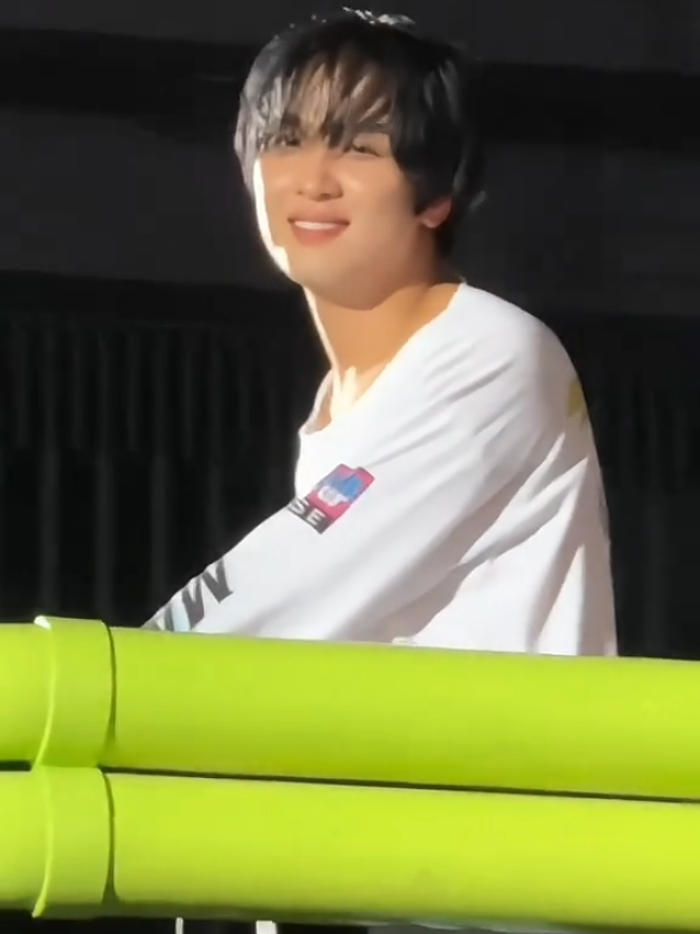 ga mau di tinggal hiatus ottoke🥺 pasti ngebosenin banget hidup aku yang cuma sibuk kerja ini warna nya kabanyakan ada di fullsun.. but any way, tetep harus di lakuin demi kesehatan. apalagi pita suara kamu is number one.. tetep bakal nunggu sampe kapanpun 🥰 #haechan 