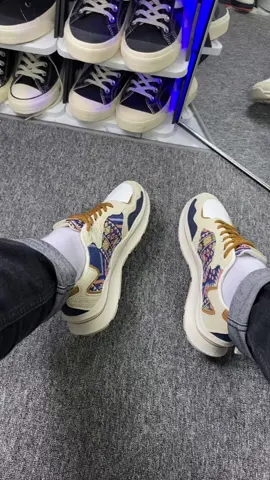 Rekomendasi sepatu cowok keren dari brand Whoppy  #whoppy #sepatu #sepatucowok #sneakerscowok #sepatusneakers 