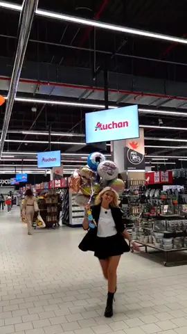 La mulți ani, @AuchanRomania ! 🗣Auchan aniversează 19 ani in România 🗣Între 1-21 octombrie se întâmplă Aniversariada – competiția reducerilor! 🗣Peste 1000 de oferte promoționale și reduceri la prețuri deja mici 🗣Tombolă aniversară cu peste 1000 de premii, dintre care 10 mari premii de 19.000 de lei🍾🥂 @Oana  #aniversare #Tombolă #reduceri