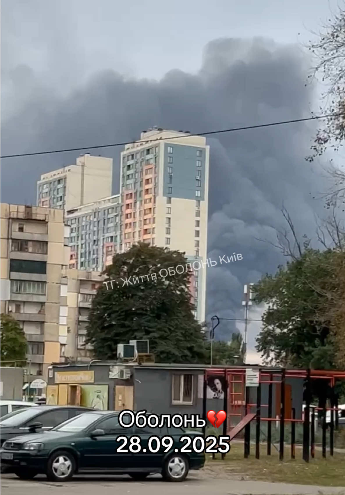 Внаслідок ворожої атаки в Оболонському районі постраждала нежитлова забудова - приватний бізнес у промці району, у якому працювали цивільні українці. #Київ #Оболонь #війна 