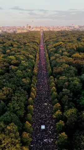 🇵🇸 Eye On Palestine Berlin | 150,000 protesters take to the streets for Gaza  برلين | 150 ألف متظاهر يخرجون في أكبر احتجاج من اجل غزة