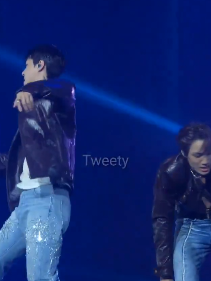 Damn duo maknae🔥 #kai #sehun #exo #weareoneexo #fyp 