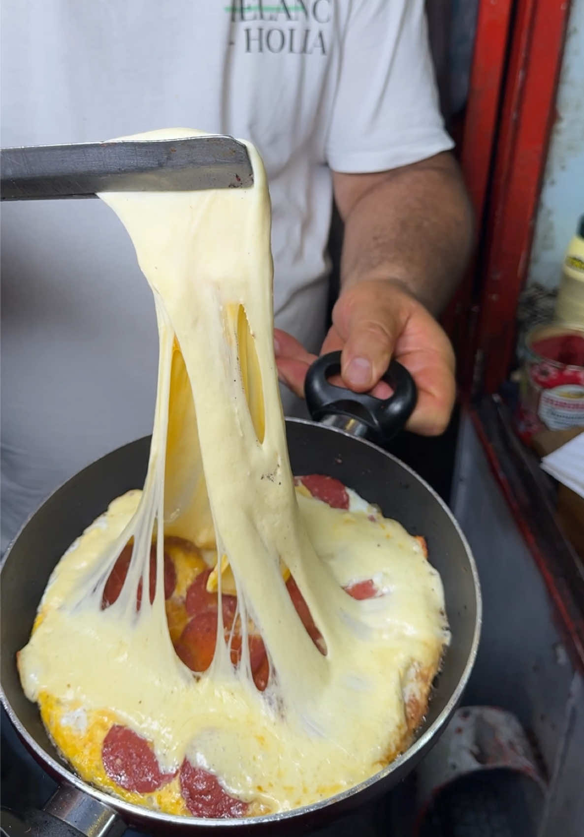 Bol Malzemeli Gece Tostu  . Bursa gezimde gece tostçusu remzi ustamın yanında farklı bir sunumla karışık tost yapımını çekimlemiştim ve denedim ben bu lezzeti çok beğendim enfesti . #bursa #karışıktost #lezzet #yemektarifleri #yemektürkiyecom 