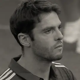 مين أكثر لاعب حزنت عليه يوم اعتزل؟#kaka #acmilan #football #realmadrid #fyp  تشهد أيامي 