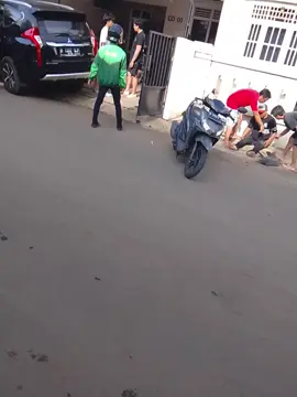 anak di bawah umur asal Jakarta barat mengendarai mobil menabrak rumah daerah jln.kuricang