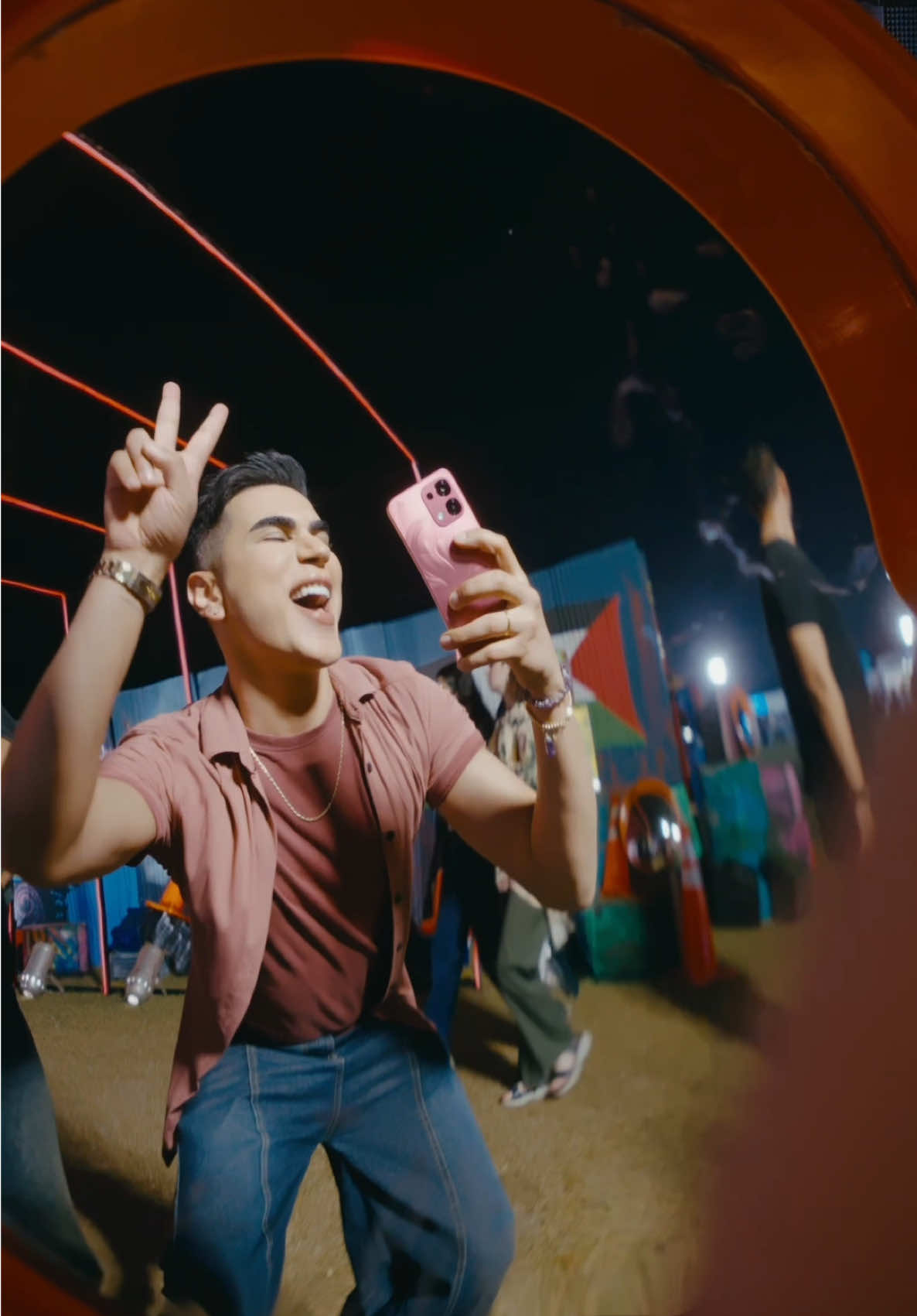 Had a blast at #OppoFest, new Oppo A6 launch + insane concerts + cool stalls! 💚✨ #oppopakistan #opppA6pro #alwaysbeprowithyou @OPPO Pakistan 