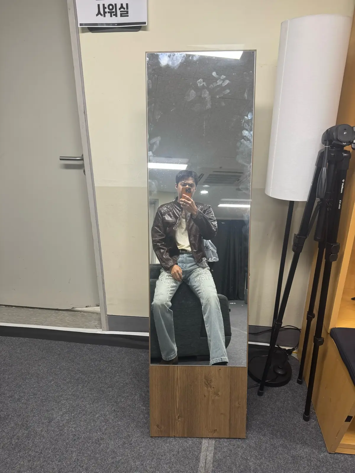 yoksiiiii uri sehunie 🥳🥳🥳 good job baby 🫂🫂🫂 see ya on your own stage 😗😗 btw itu case baru yah hun 🤣🤣 bukan ip balu ceunah 🤣😁 #sehun 