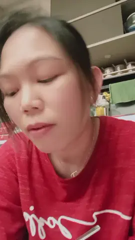 ini AQ banget... tenimbang mumet di cemburu i...tak tukuk ne surat kuning.. selesai..AQ kerja memperkaya diri... bahkan dia masih makan uang ku juga..#f 