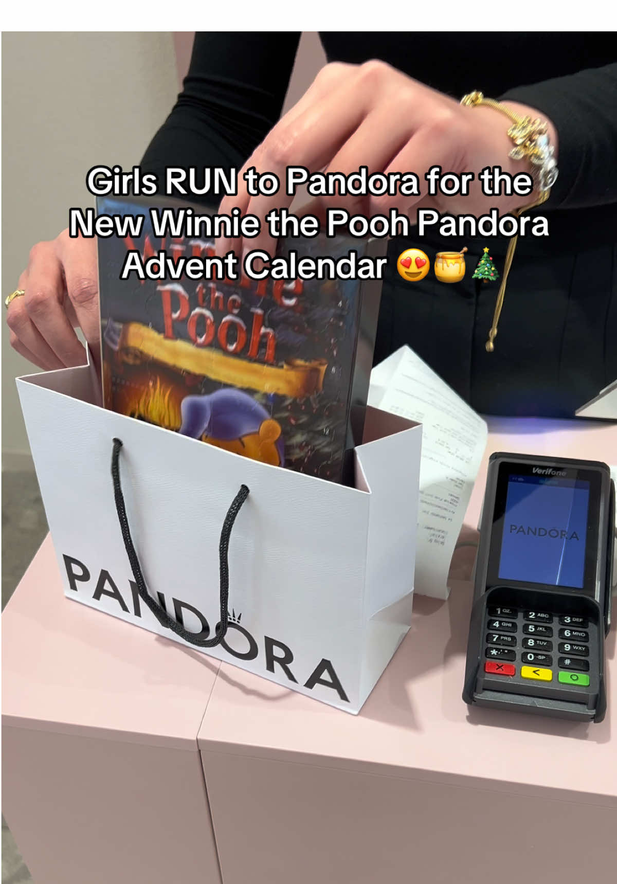 Girls Run to Pandora for the New Winnie Pooh Advent Calendar 🎄😍 #winniethepooh #winniepooh #adventcalendar #pandora #adventkalender 
