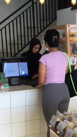 Karena separuh aku roti 😂 
