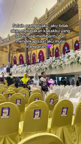 Di hari H wisuda malah ga foto bersama 😭 terimakasih sudah mengantar dan membantuku sampai di titik ini @Sukamu #fyp #saudara #kakak 