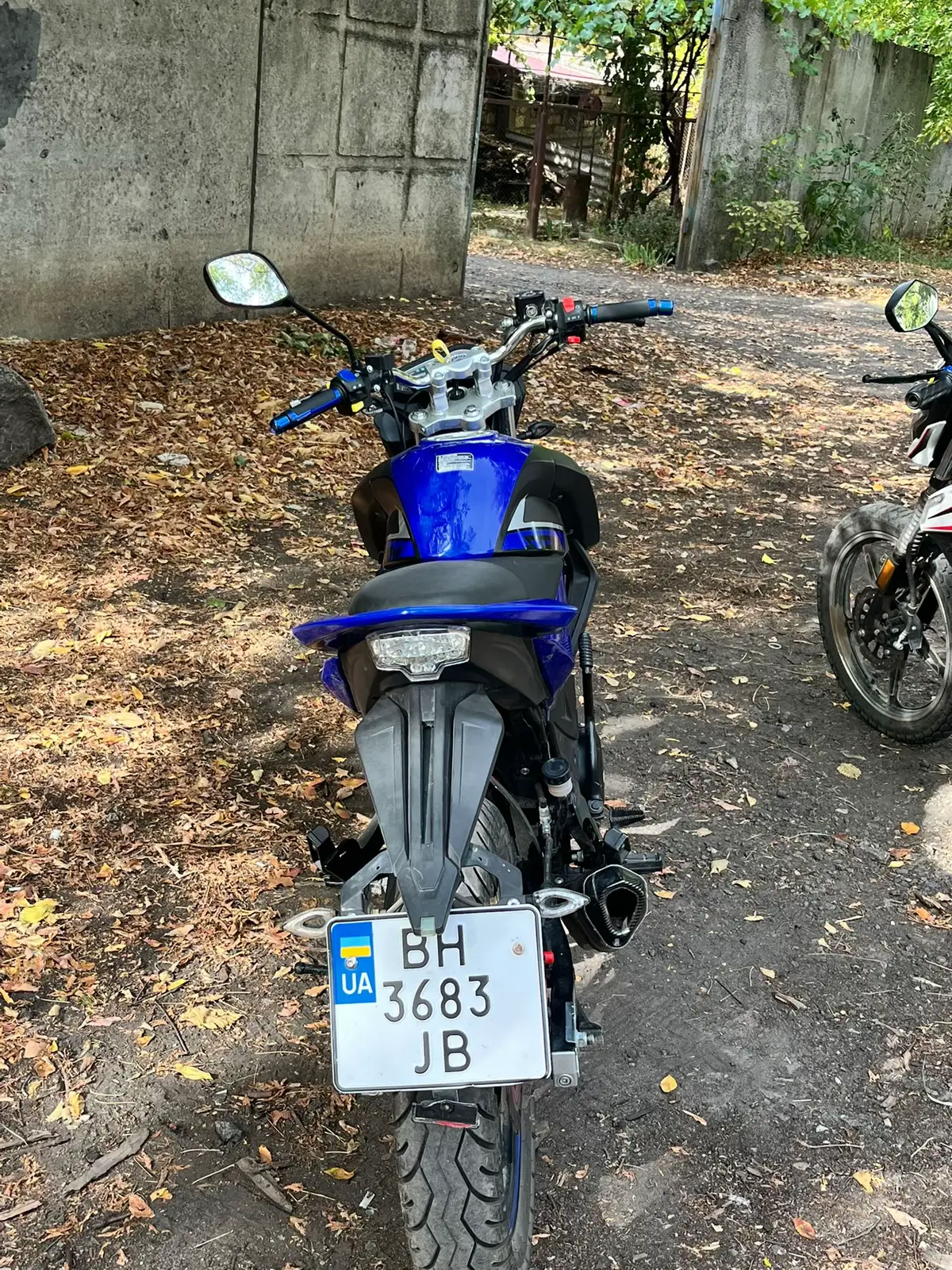із нюансів:нема переднього крила,правого дзеркала. Пробіг 3100. Стоїть прямоток Ручки баракуда Все вчасно змінювалось,мотоцикл доглянутий Всі питання в особисті. Інстаграм:wexxcse
