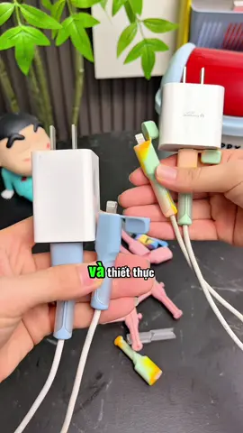 Lắp nắp bảo vệ cho dây dữ liệu để tránh hư hỏng. Có thể sử dụng cho sạc Androi và Apple!! #vobaovesac #thietthuc #vobaovecapsac #tienich #jizonguyen 