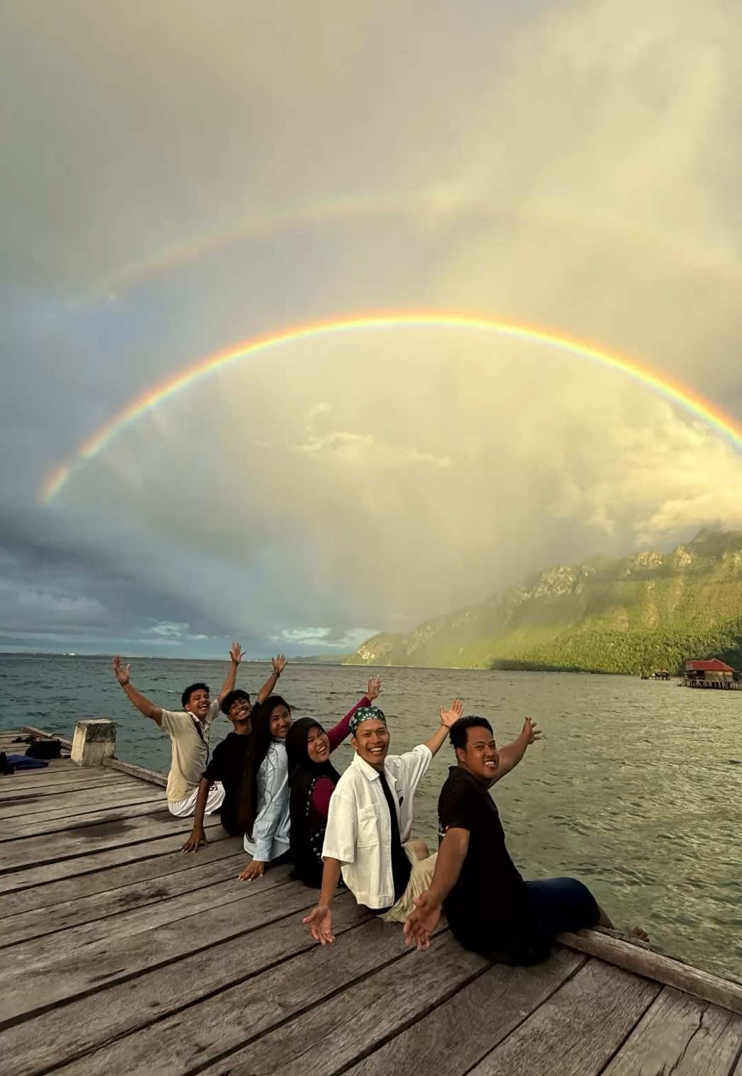 Baru kali ini lihat pelangi langsung 2 sekaligus di Negeri Saleman 🏞️🌈 #goacademyhotelsep #negerisaleman #wisatasaleman #malukutengah #exploremaluku 
