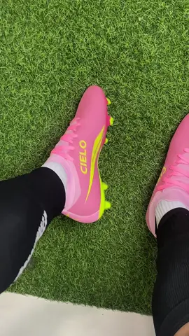 Pink dengan ketajaman yang mantap #sepatubola #cielo #fyp #original #viralvideo 