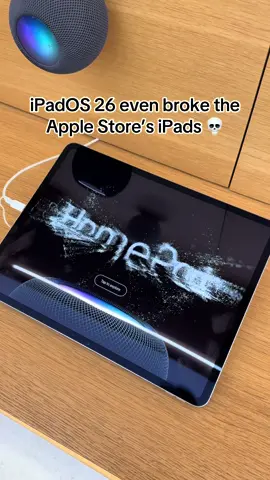 iPadOS 26 is so laggy, even the in store demo can’t run smoothly 💀 #Apple #iPad #iOS26 