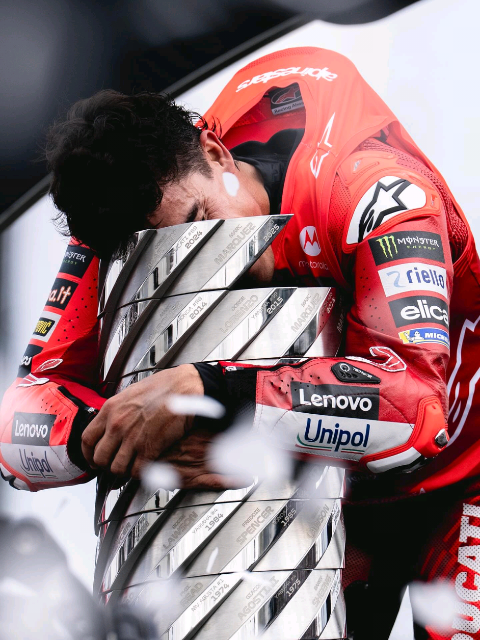 Congratulations Marc Marquez ❤️ MOTO GP World Champion 2025 🔥 || Marc Marquez - Alex Marquez - Gemma Pinto - Julia Marquez - Roser Alenta || Motegi Circuit Japan ✨️ #ducati #marcmarquez #MotoGP #worldchampion #Motorsport 