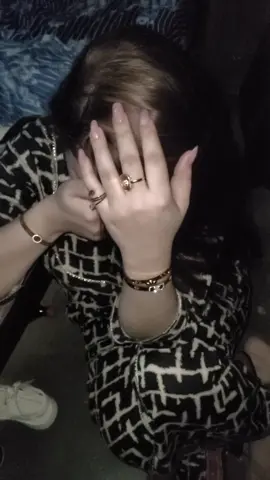 ایسا کیوں ہوتا ہے ہمارے ساتھ جنہیں ہم محبتیں چاہتیں سب کچھ دل کھول کر دیتے ہیں وہ لوگ ہمارا خلوص ہمارے منہ پر مار دیتے ہیں ؟  ہم نے کس قدر پلاننگ کر رکھی ہوتی ہے انکے لیے کہ ہم آنے والے وقت میں انکے لیے یہ خاص کریں گے اور وہ لوگ ہمارا خلوص ہمارے ہی منہ پر دے مارتے ہیں  یہاں پر محبتیں چاہتیں صرف عورت مرد کی محبت ہی نہیں بلکہ دنیا میں ہر اس رشتے کی محبت کا ذکر کیا ہے جس کے لیئے آپ مخلص ہوسکتے ہیں۔۔#🥀💔😥 #fypviraltiktok🖤シ゚☆♡ #foryou #truelines #grow @Faryal 🧚🏻♀️ @Hoor Mahaveera @J M 🥀 