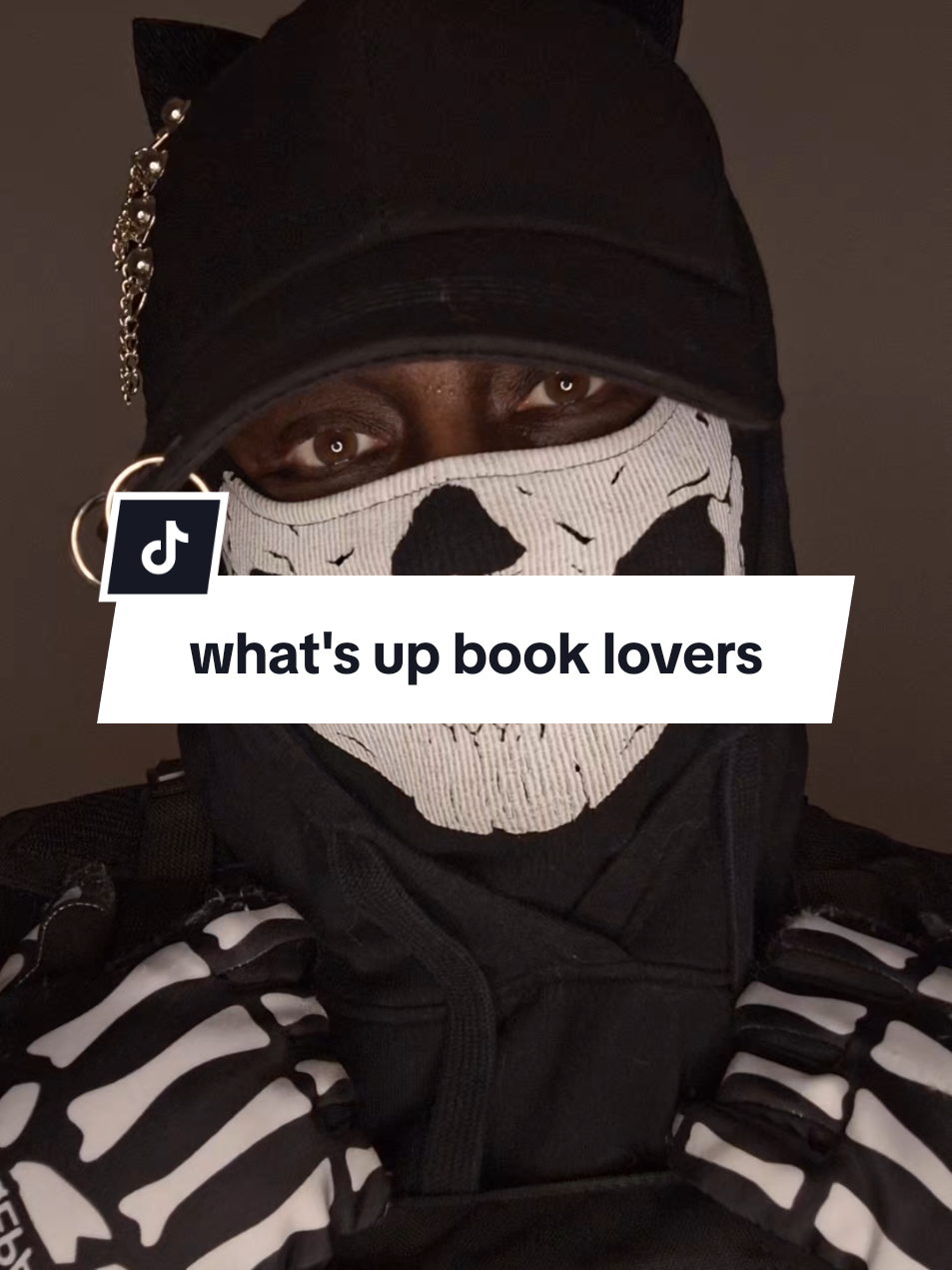 ❗️mdni❗️ Where are my bookloving Dropletz? 🖤😉 #booklovers #bookboyfriend #booktokfyp #booktokforyou #booktokforyoupage  masked maskedmen cosplay cosplayer cosplayforyou masktokforyou masktoker books 