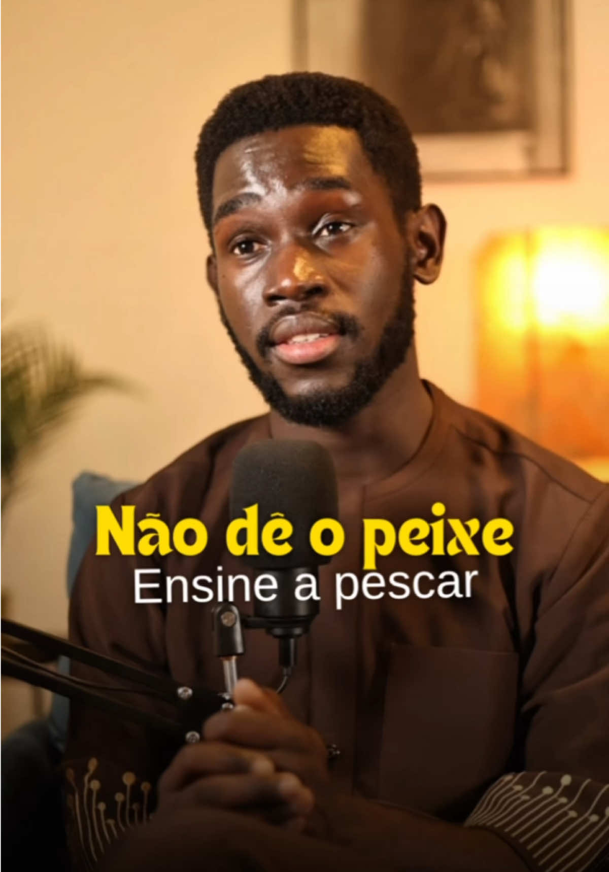 Comenta: até que ponto ajudar vira dependência? Sim. Ajudar sem ensinar é alimentar a traqueza. **Quem tem o coração de Cristo liberta, quem ajuda sem sabedoria aprisiona.** A maior ajuda é dar direção, não dependência.