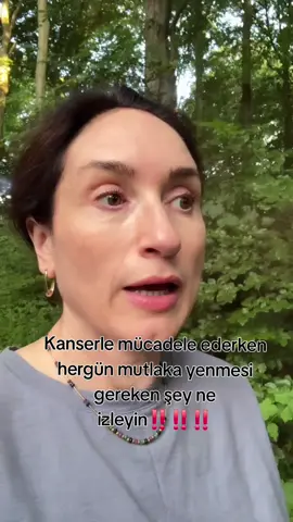 Kanserle mücadelede beslenme çok önemlidir. Bu videoda kanser riskini azaltmaya yardımcı olabilecek sağlıklı besinleri öğrenebilirsiniz. Bağışıklık sisteminizi güçlendiren, antioksidan bakımından zengin yiyeceklerle sağlığınızı koruyun. 🍎🥦