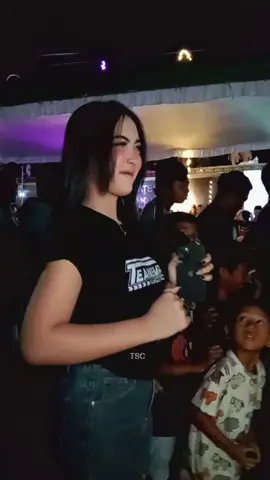 Gak tiara gak cintaa🤙 @tiaara.jelly  #karnavalsukoanyarmojo #dancerviral #viraltiktok #lewatberanda #fypシ 