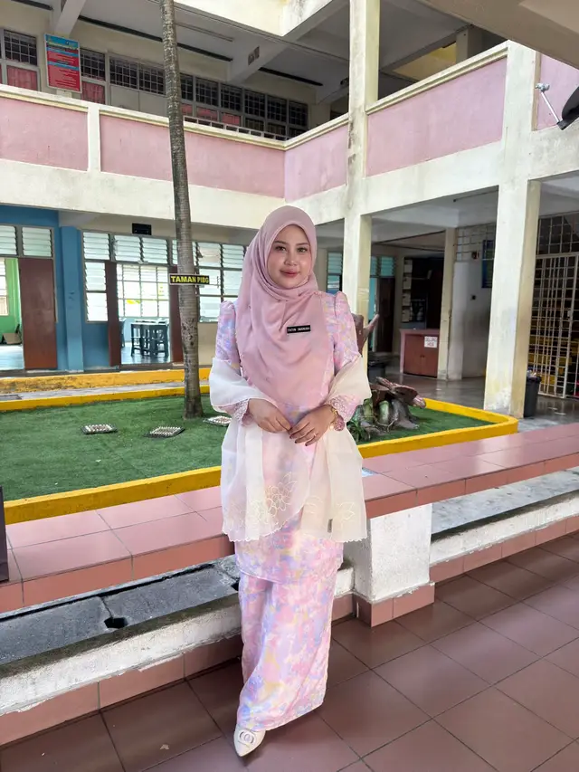 Ramainya yang busuk hati kat video sebelah 🫣 Sampai hati korang ckp kita tak ikhlas jadi cikgu.  Takpelah, niat kita biar Allah je tahu 💖