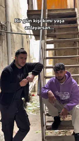 Kişi kimi yaşamaq çətindir 🖤 
