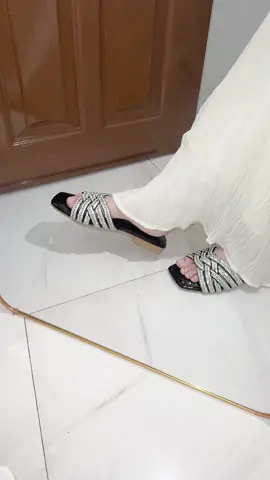 #sandalwanita #sandalkondangan #sandalpesta #sandalmewah 